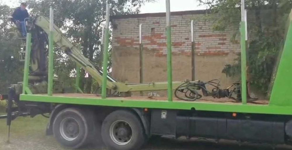 Кран маніпулятор Loglift лісний на ЗІЛ КАМАЗ УраЛ