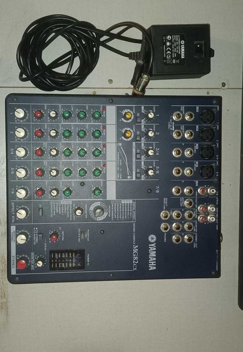 YAMAHA MG82CX mesa como novo