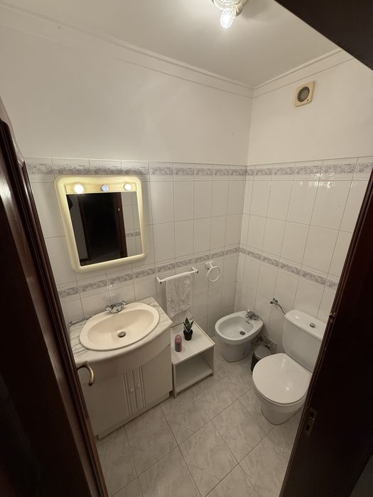 Quarto familiar 2 camas em Massamá a 600m da estação de comboio