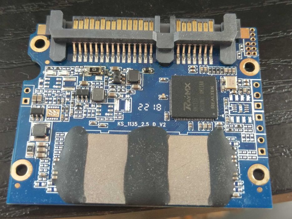 майже новий ssd диск на 128 гб gb