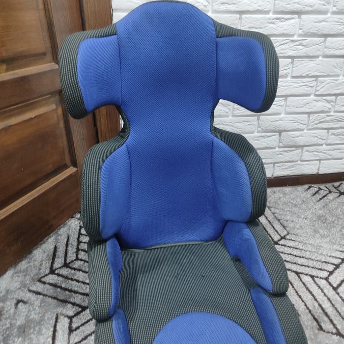 Автокрісло бустер