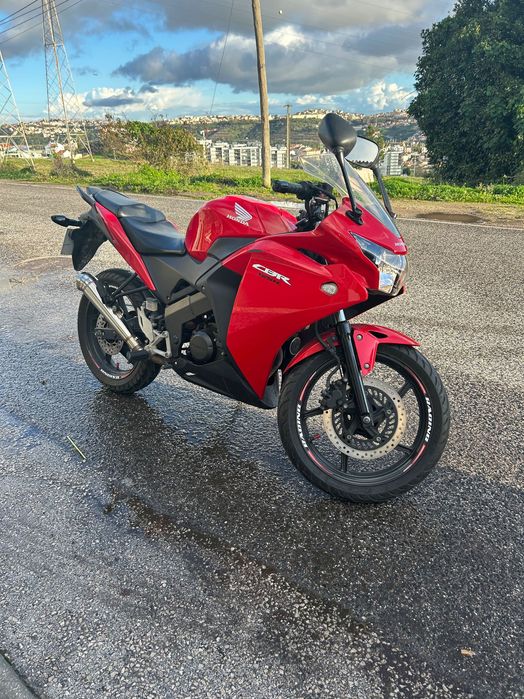 Honda CBR125 em ótimo estado