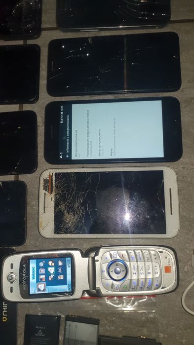 Zestaw 7 telefonów 15 ekranów 5 bateri 3 etui
