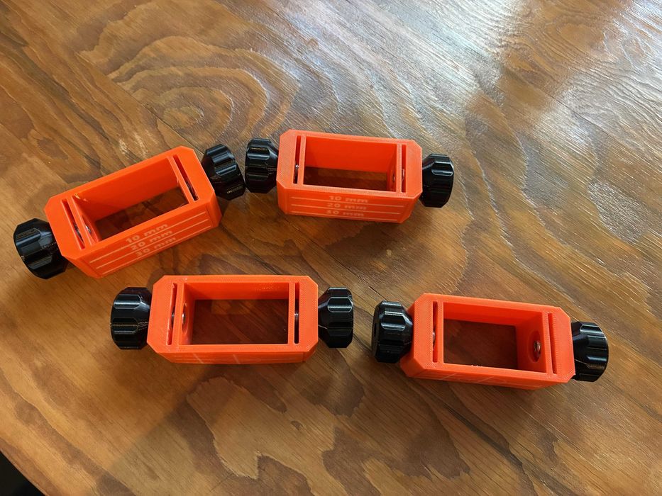 Zestaw 4 uchwytów do poziomowania profili CD60 – regulacja 10/20/30 mm