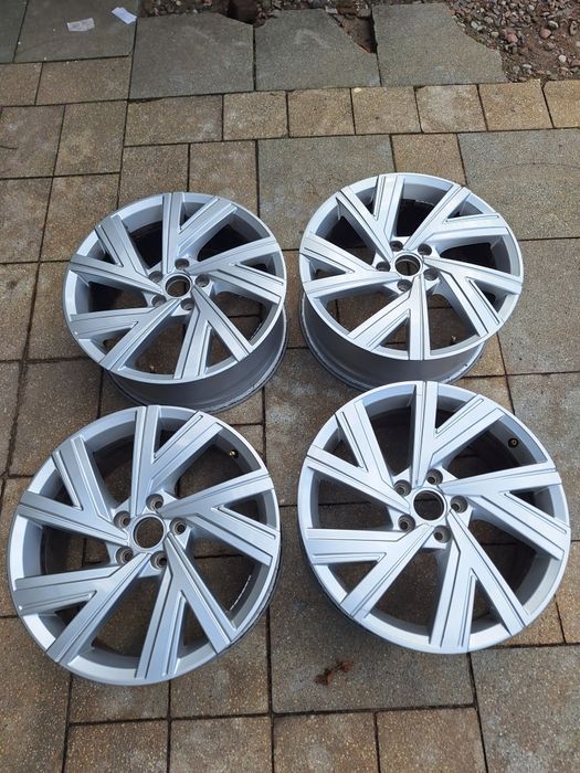 Alufelgi VW Golf Caddy touran 18 cali