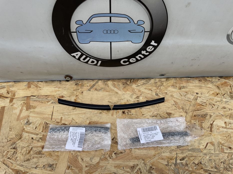 Решітка Центральної решітки Audi E tron 4KE вставка кожух хромик