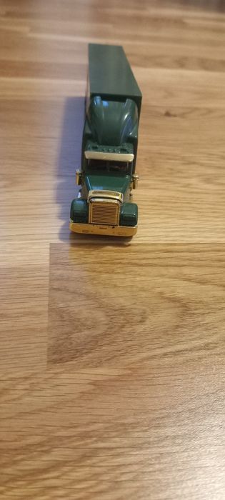 Ciężarówka spalinowa