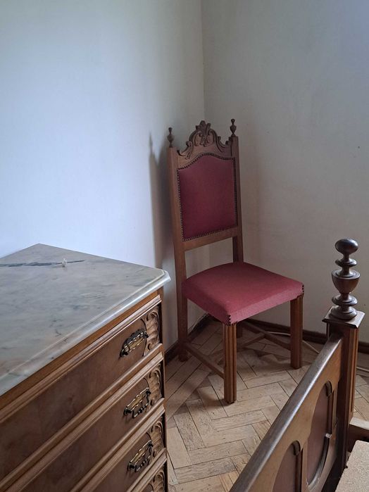 Mobília de quarto em madeira maciça de Nogueira