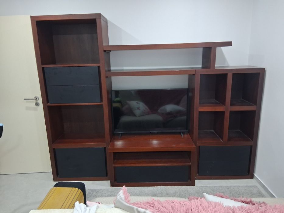 Estante de sala em bom estado
