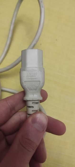 Сетевой шнур для компьютера