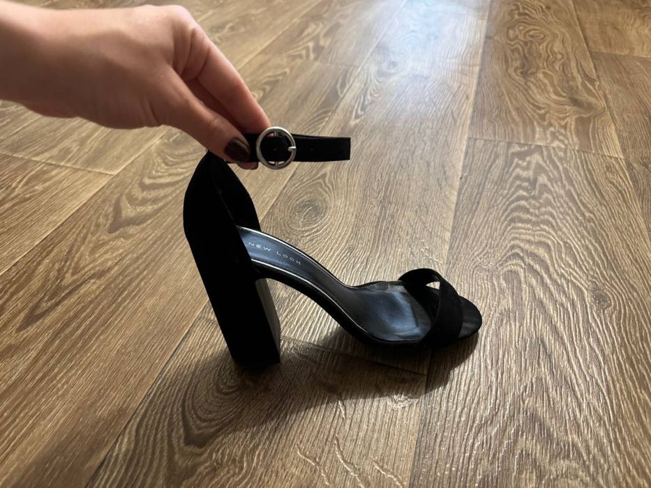 Босоніжки чорні