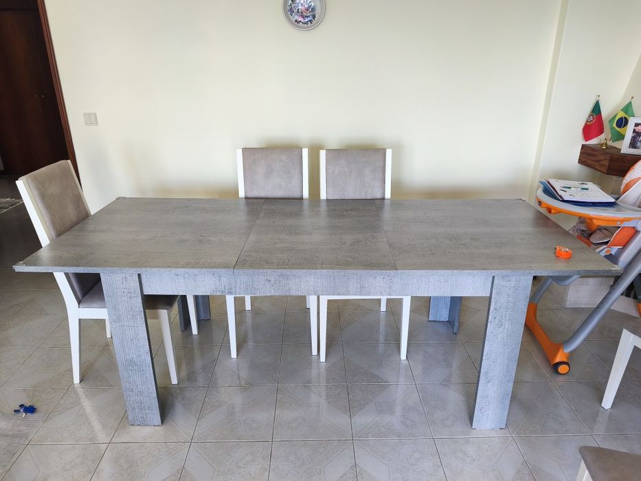 Mesa de madeira como nova