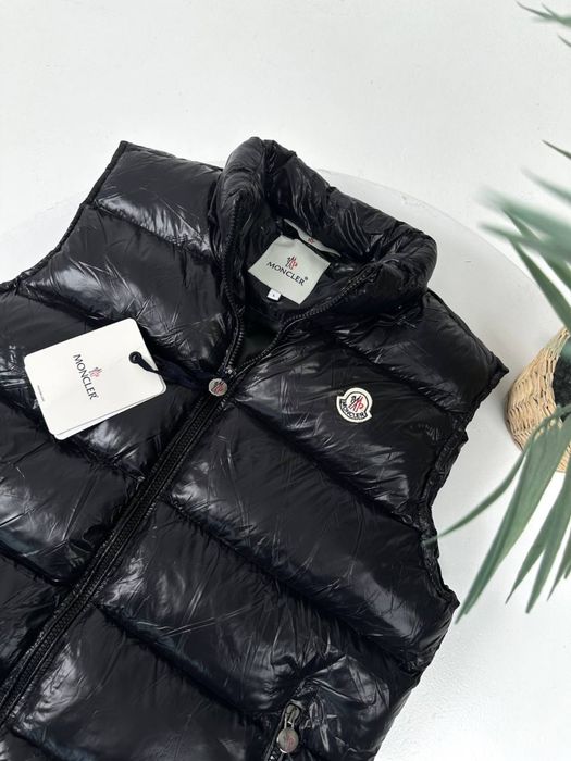 Жилетка Moncler чорна з капюшоном | пухова | нова