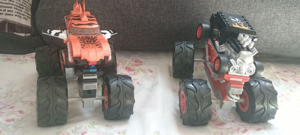 Hot Wheels Monster Truck Bone Shaker, включающий 194 детали. Хот вілс