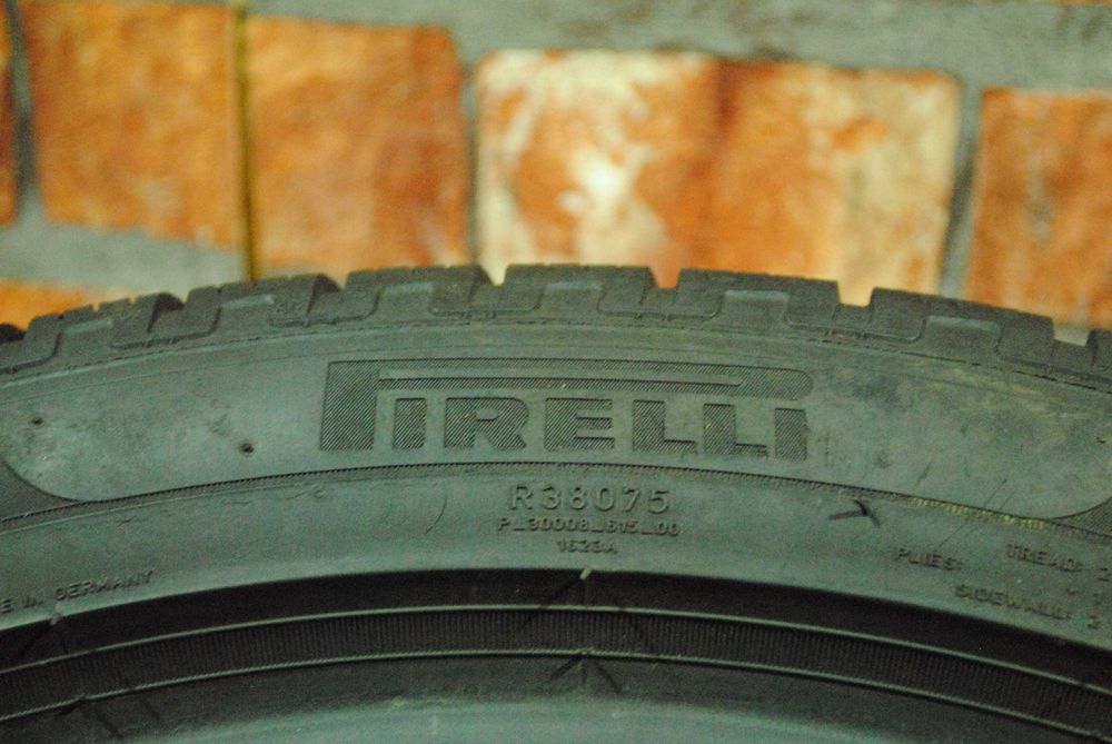 Pirelli 275/40-305/35 R21 Різно широкі