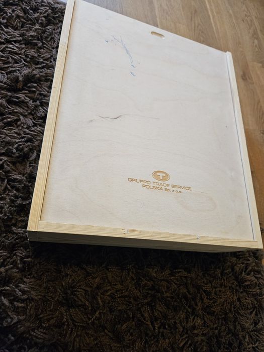 Skrzynka ze sklejki z uchwytem