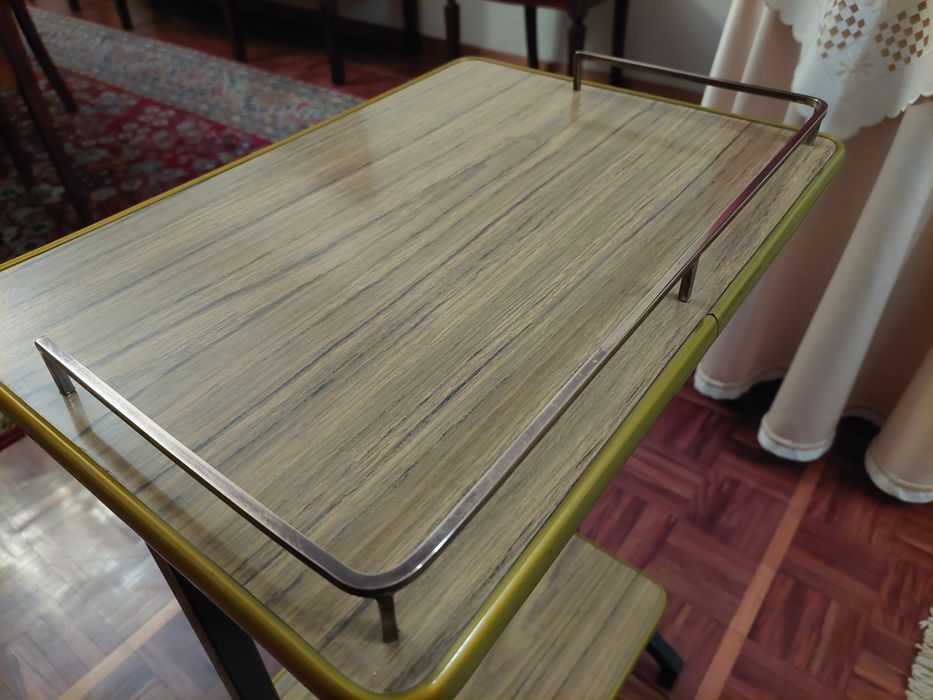 Carrinho de Chá ou Mesinha de Apoio