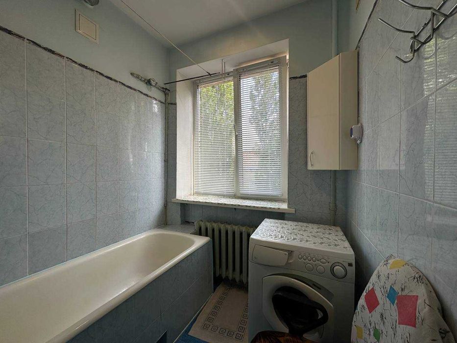 Васильківська 27/2, продаж 2к.кв. біля метро.