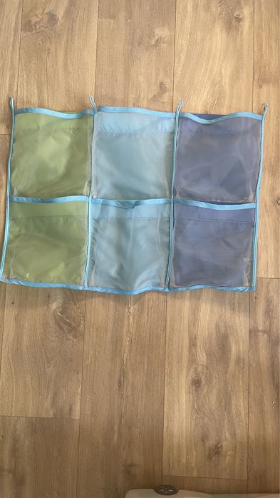 Organizer na łóżko