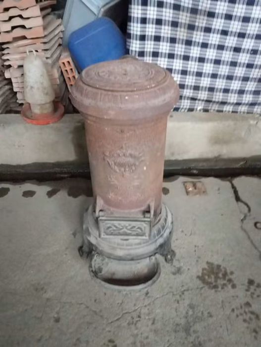 Vendo esta salamandra muita bonita bom estado