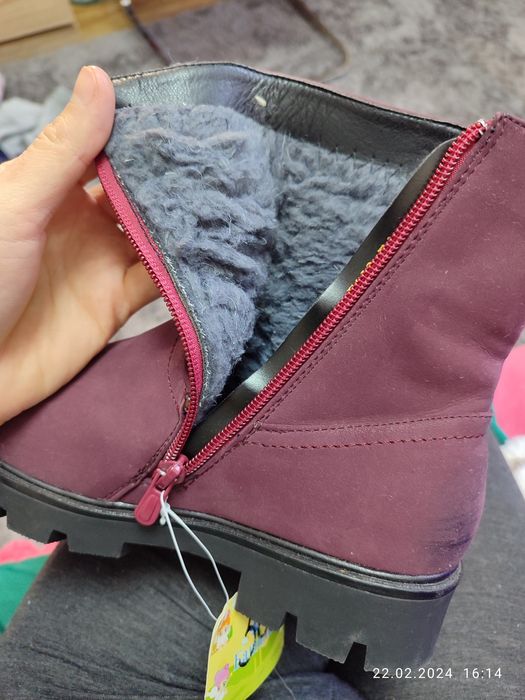 Продам зимові ботинки