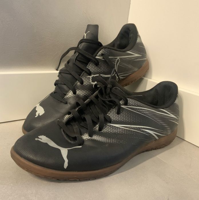 Футзалки Puma Attacanto IT чоловічі 40 розмір чорні