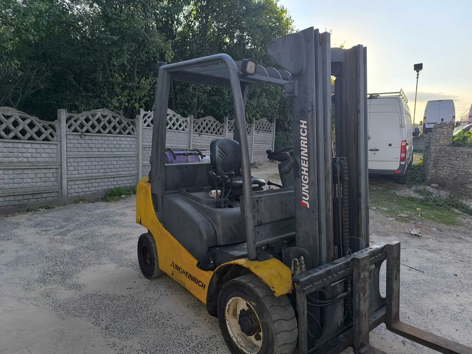 Wózek widłowy jungheinrich triplex wolny skok 2,5 t gaz