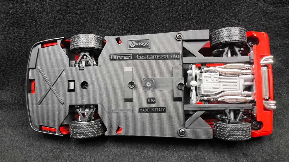 Модель авто 1:18 Ferrari TesteRossa 1984 (Bburago Italy)