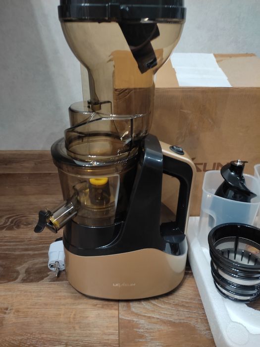 Шнековая соковыжималка 3 насадки холодный отжим