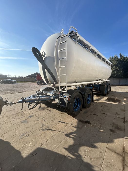 Przyczepa rolnicza do przewozu paszy