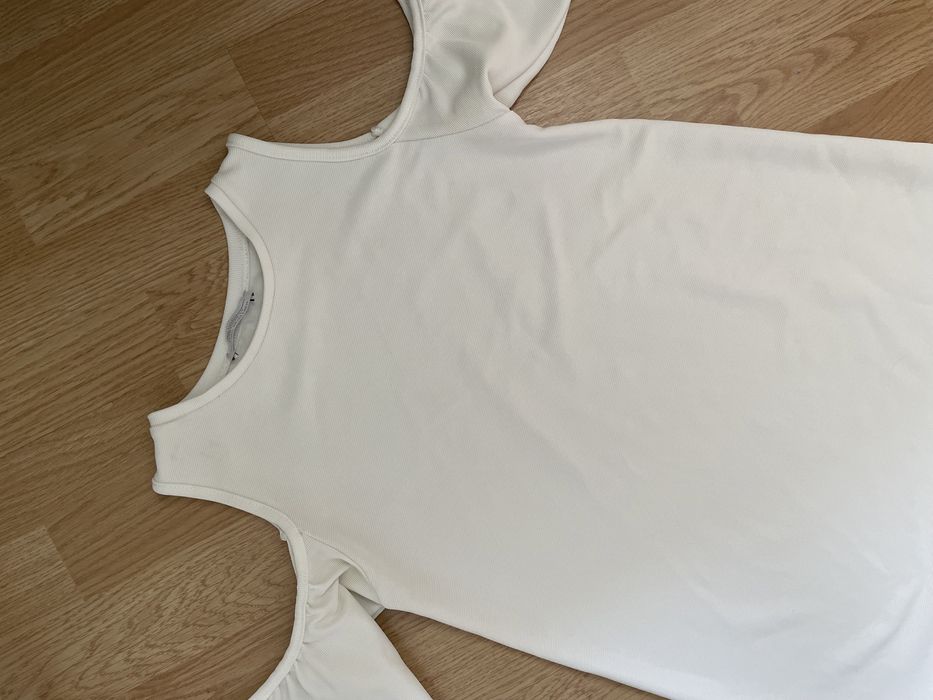 Biala sukienka hiszpanka z falbankami zara