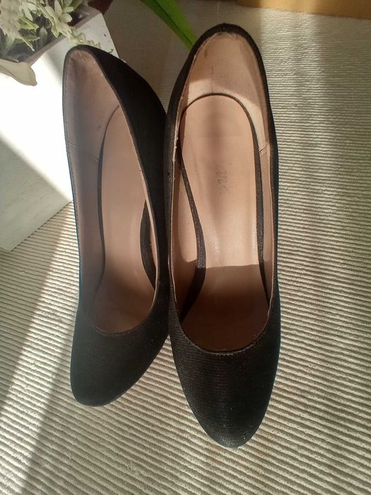 Sapatos pretos salto alto com brilhantes 38