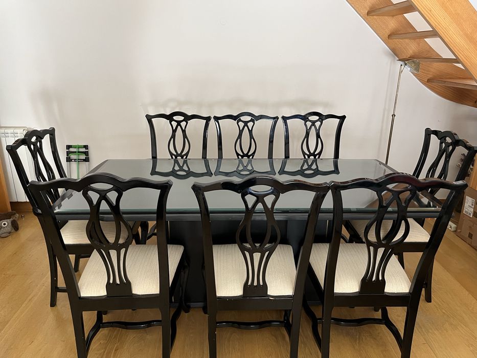 Conjunto de mesa e cadeiras estilo arte nova em preto
