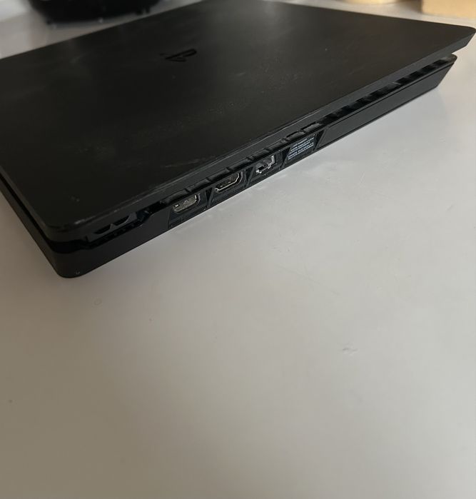 Playstation 4 Slim 500GB + Pad