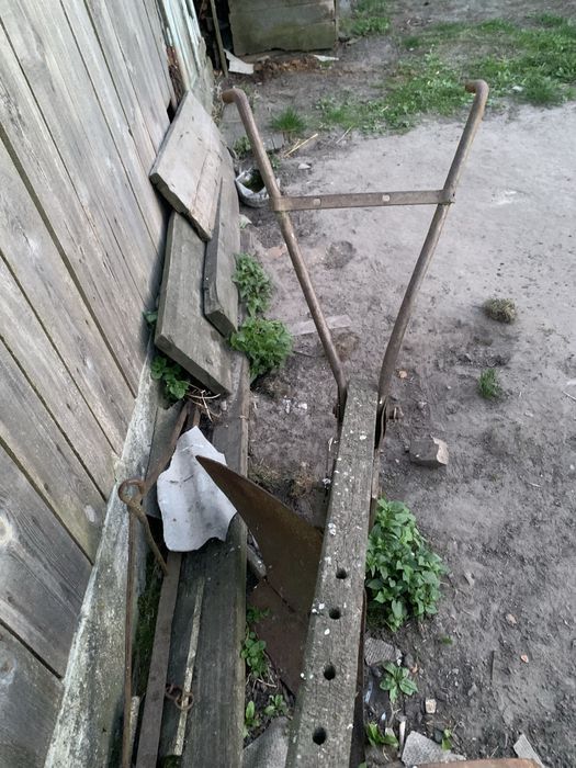 Продав кіний плуг