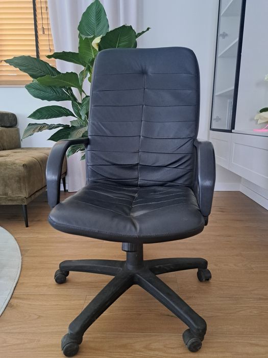 Wygodny Fotel biurowy skórzany