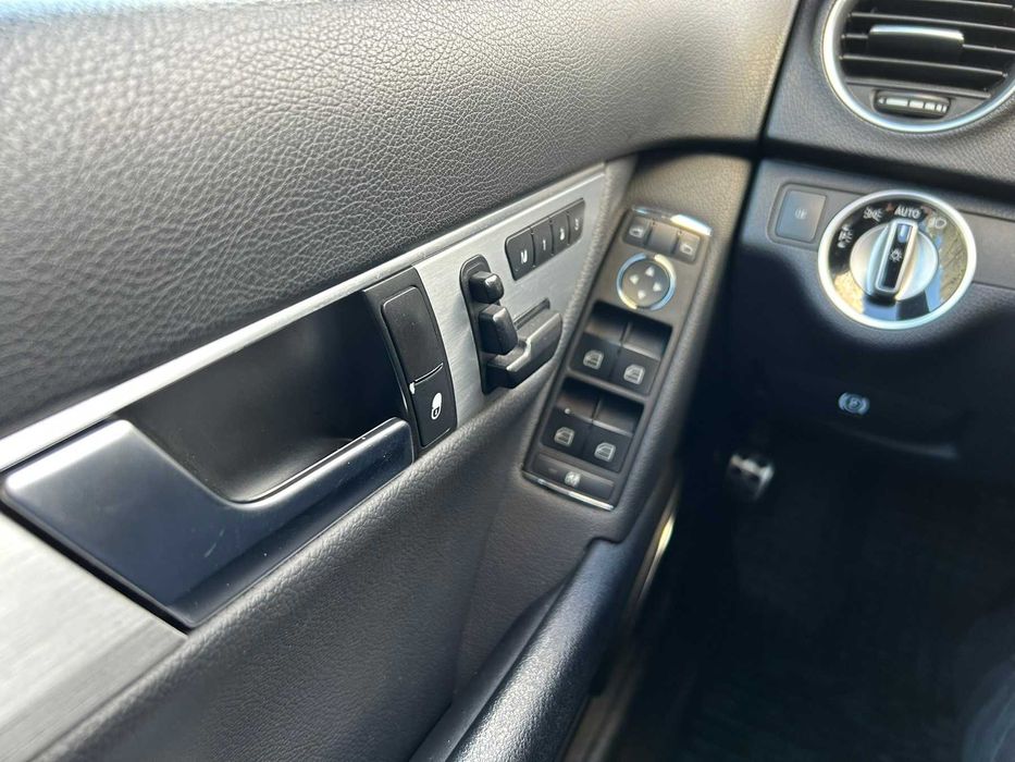 Mercedes-Benz C-Class 2012