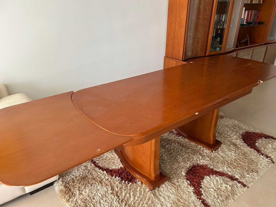 Conjunto de Sala em Madeira de Cerejeira: Mesa Extensível (3m) + Armário Modular com Luz
