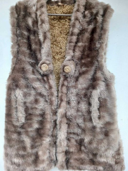 Чудова дуже тепла хутряна  жилетка. 52р.  Недорого!