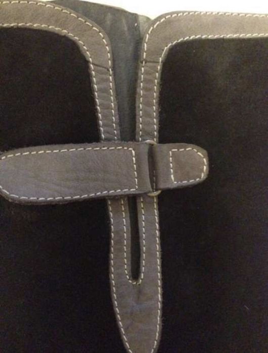 Bota em pele, pretas, tamanho 35, usadas uma única vez