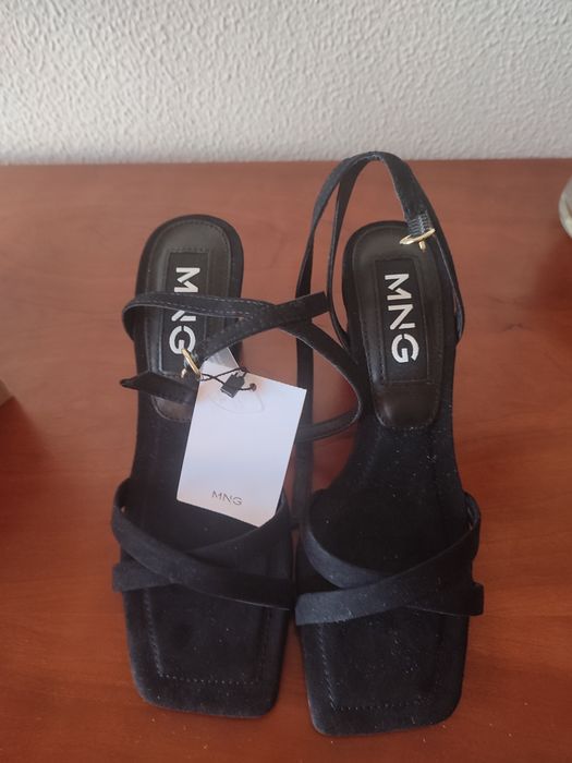 Sandália Preta Mango