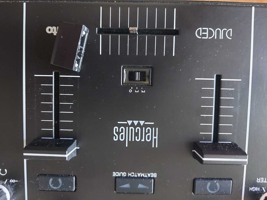 Controladora DJ Hercules Inpulse 500