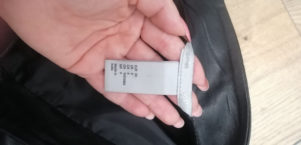 Skórzana mini r.36 H&M