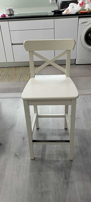 Bancos / Cadeiras Altas de Bar com Encosto (Estilo IKEA INGOLF) – Branco