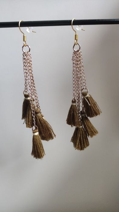 Kolczyki handmade wiszące z brązowymi frędzlami