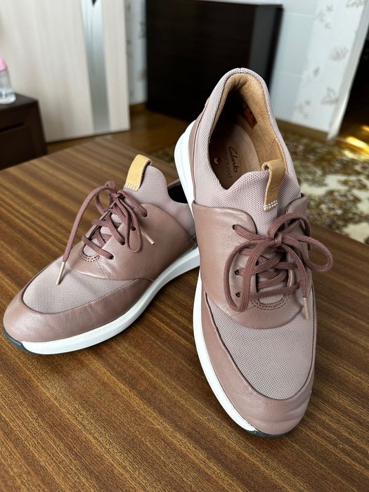 Снікерси, жіноче демісезонне взуття Clarks 39 розмір, кросівки