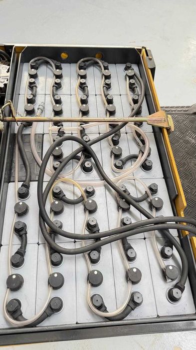 Empilhador 1600 Kg CAT