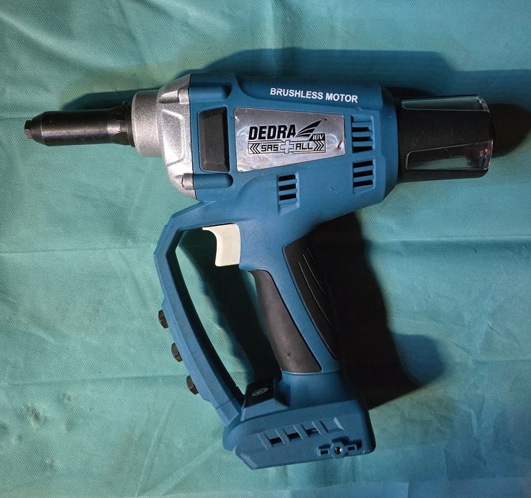 Nitownica akumulatorowa Dedra-DED7155. 10kN 18V.