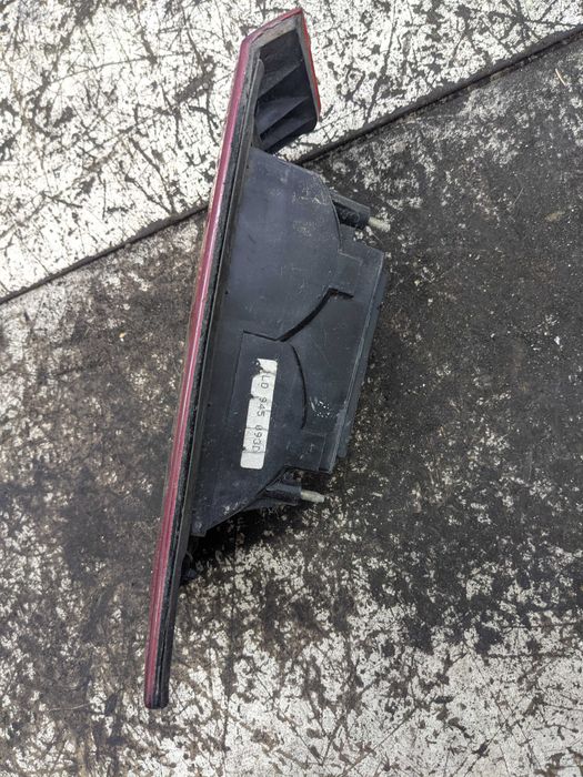 Seat Toledo I Lampa Prawa Tylna Prawy Tył PT W Klapę