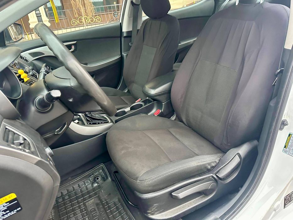 Hyundai Elantra 1.8 Бен/газ автомат 2015